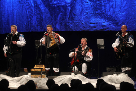 KONCERT ANSAMBLA JELEN 51 FOTO LJUBO VUKELIČ